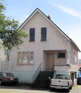725 Queens